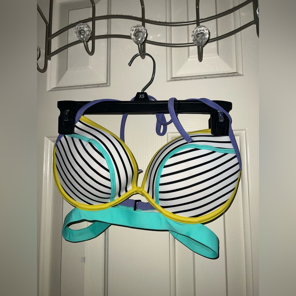 Victoria's Secret Aqua and Lavender Bra